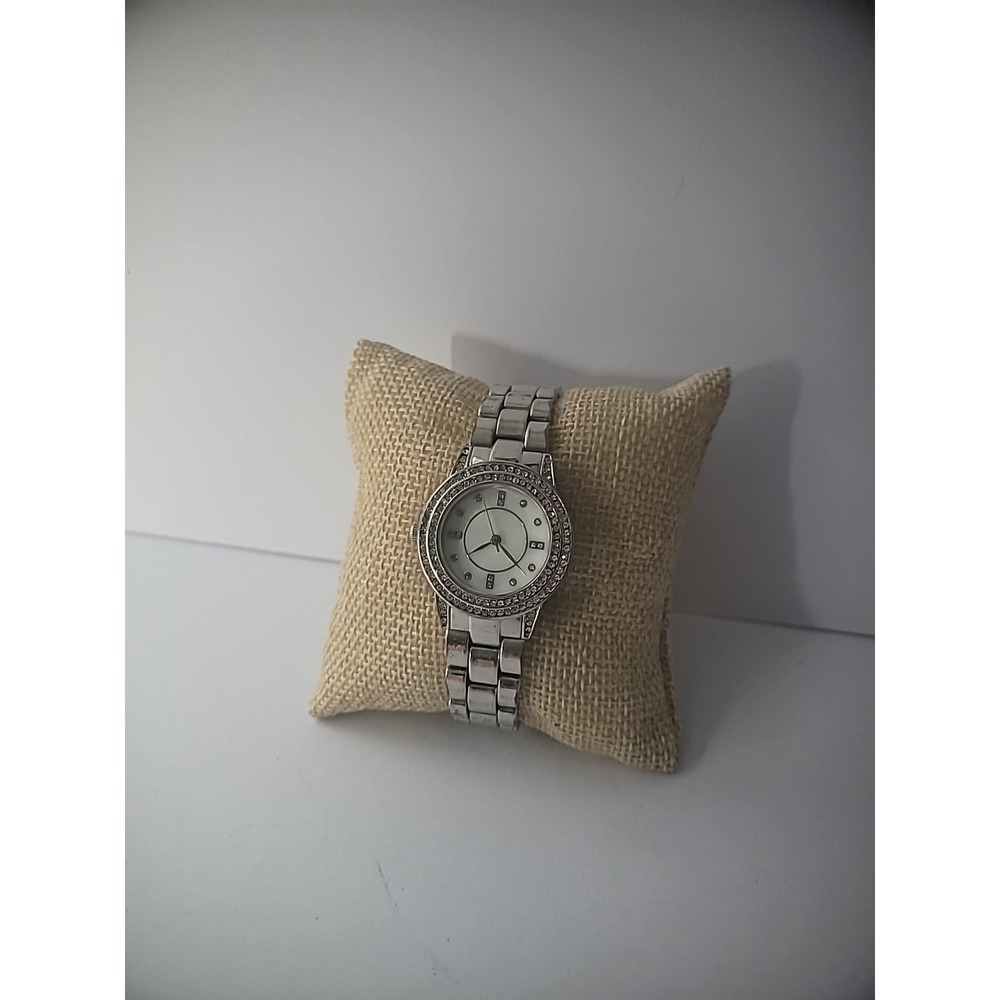 Vintage Wristwatch Watch Silver Tone Shell Bezel Crystals Metal Band Jewelry